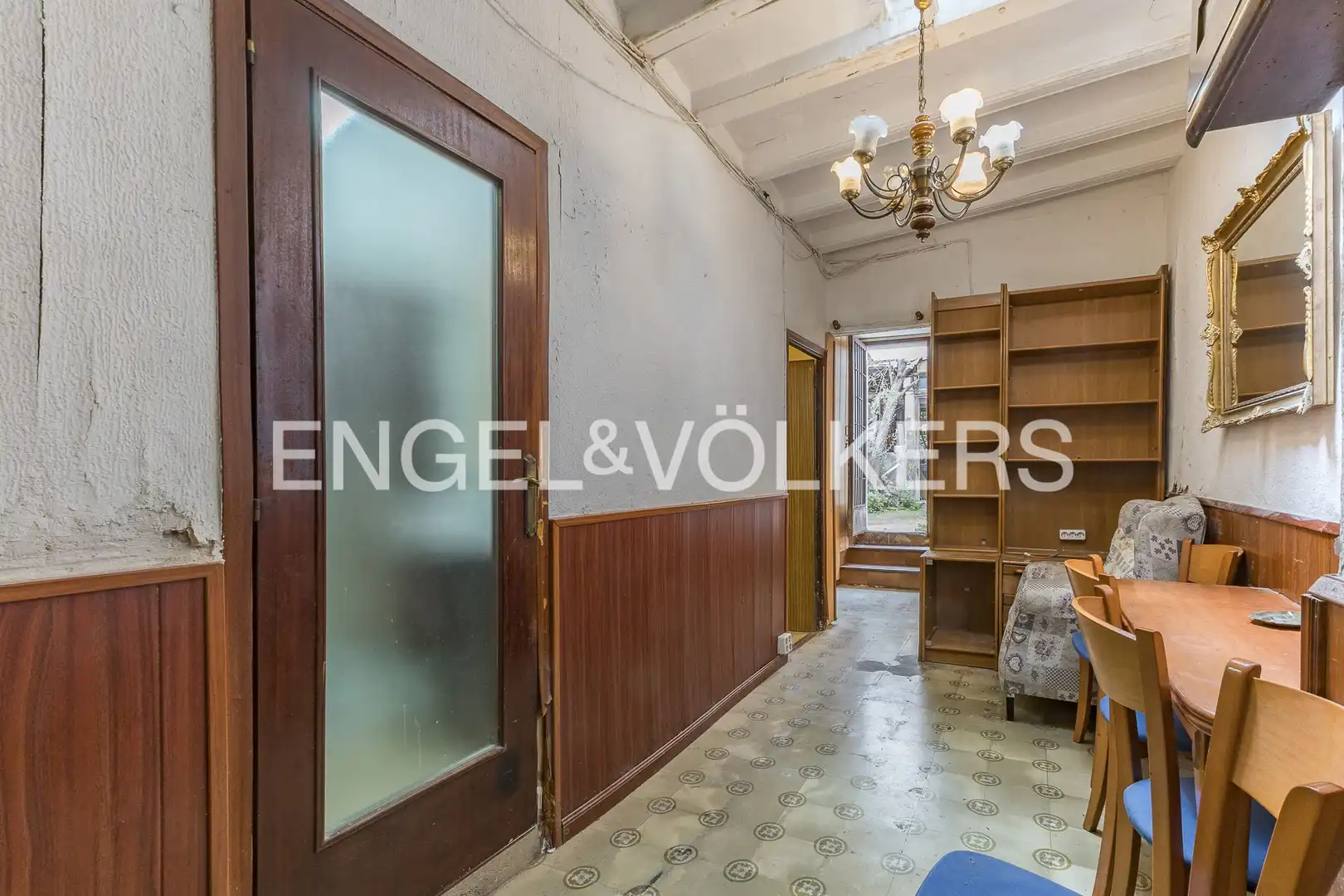 Wohnung zum Verkauf in Barcelona mit Heizung und Privatgarten