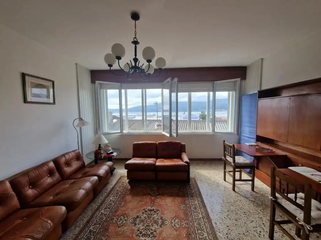 Sala de estar de Piso en venta en Boiro con Parquet, Trastero y Amueblado