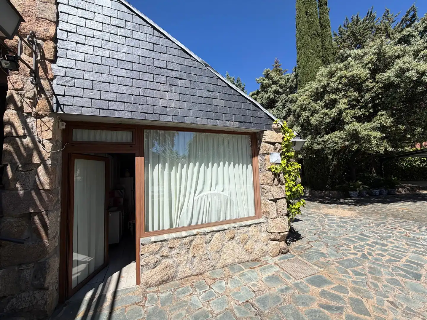 Vista exterior de Casa o chalet en venta en Torrelodones con Aire acondicionado, Calefacción y Jardín privado