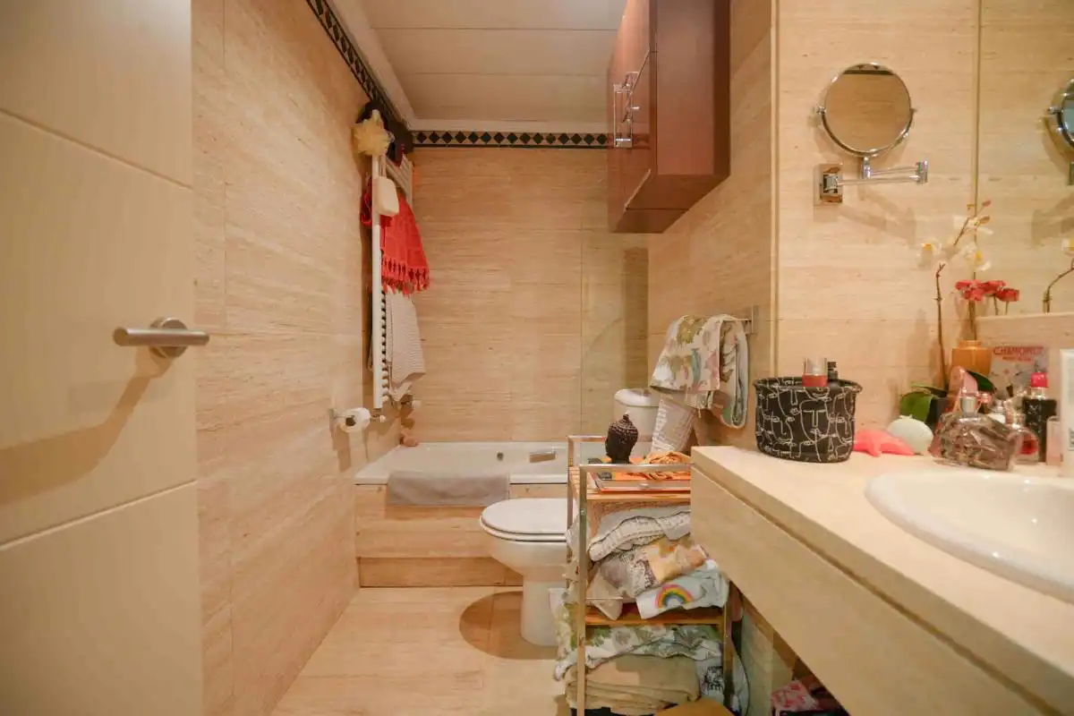 Baño de Ático en venta en Madrid con Aire acondicionado, Calefacción y Jardín privado