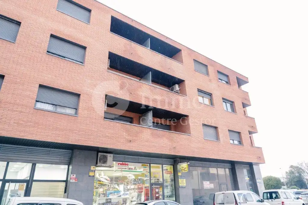 Vista exterior de Ático en venta en Mollerussa con Calefacción, Parquet y Terraza