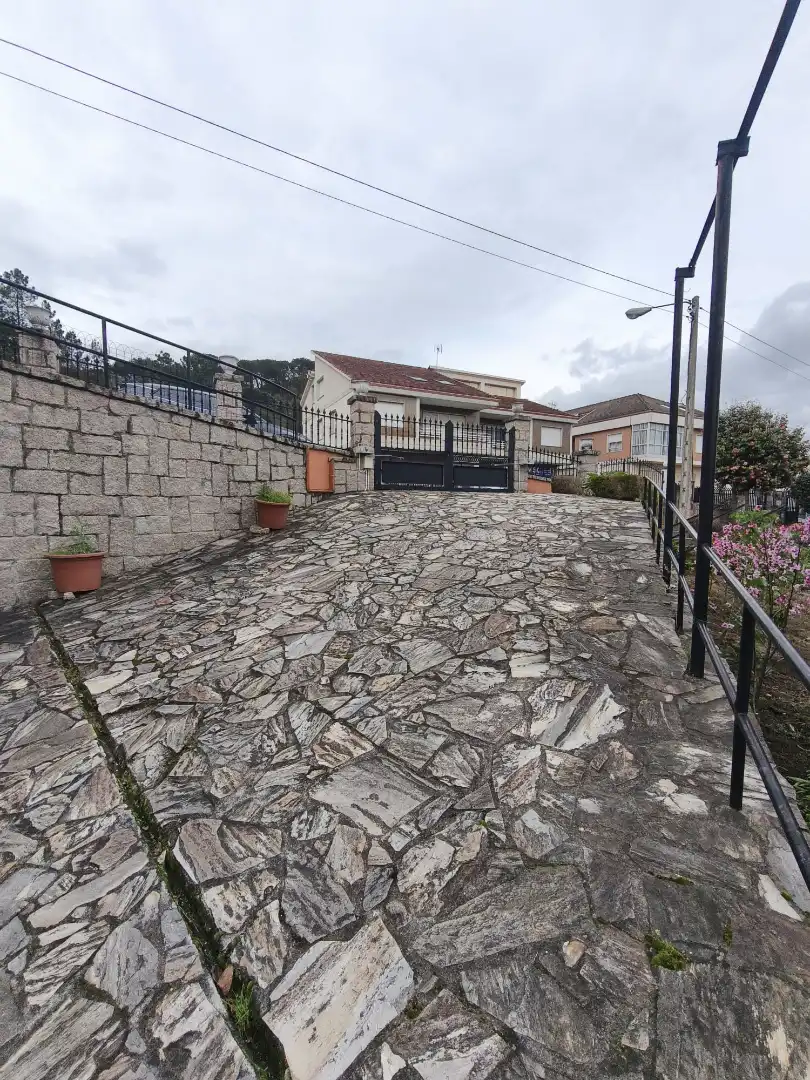 Exterior view of Houses for sale in Ourense Capital   with Heating, Private garden and Parquet flooring