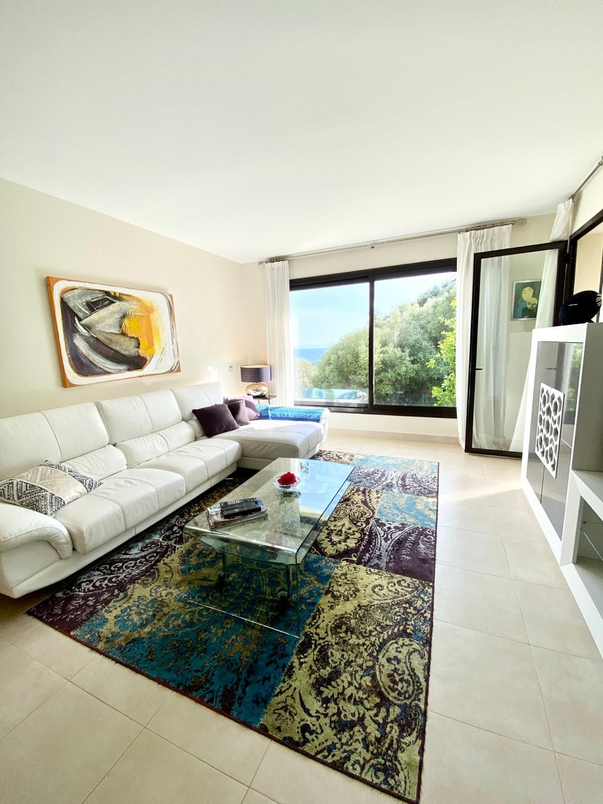 Sala d'estar de Apartament de lloguer en Marbella amb Aire condicionat, Terrassa i Piscina