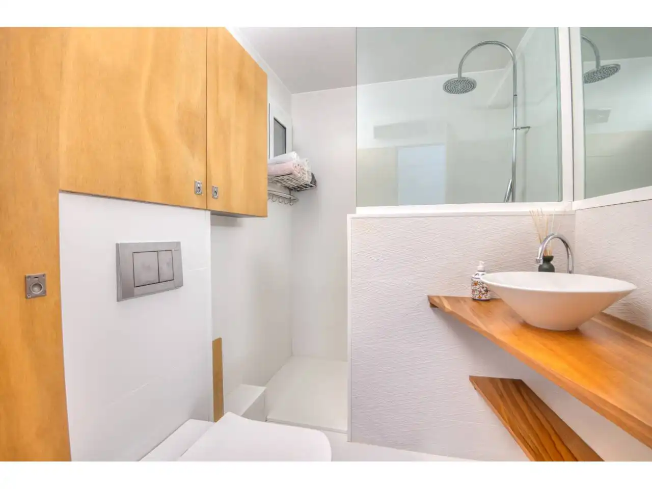 Badezimmer von Wohnungen zum Verkauf in Castell d'Aro, Platja d'Aro i s'Agaró mit Terrasse, Balkon und Alarm