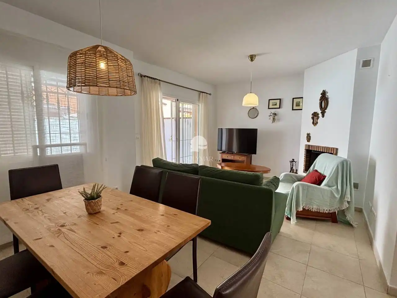 Wohnzimmer von Einfamilien-Reihenhaus zur Miete in Vélez-Málaga mit Klimaanlage, Terrasse und Möbliert