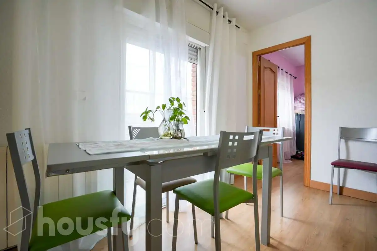 Comedor de Piso en venta en Madrid con Calefacción, Terraza y Balcón