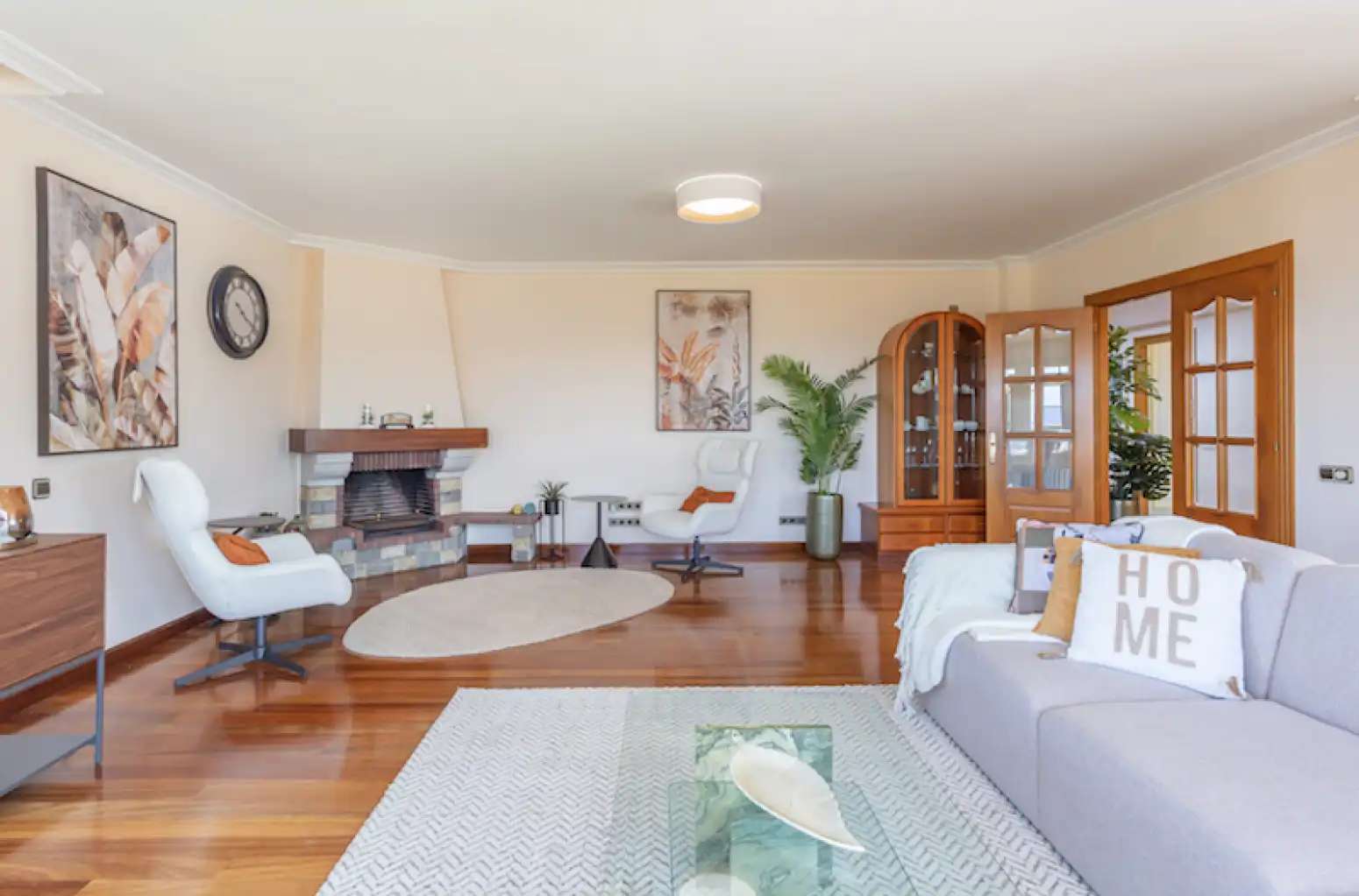 Sala d'estar de Casa o xalet en venda en Gijón  amb Calefacció, Parquet i Terrassa
