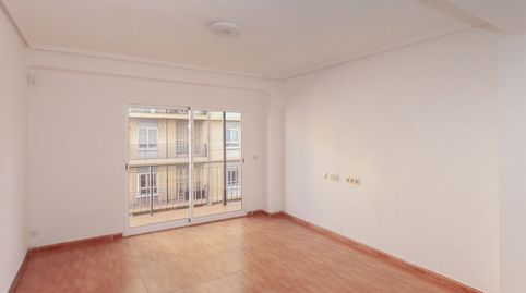 Foto 3 de Piso en venta en Av Doctor Peset Aleixandre , Torrefiel, Valencia Capital