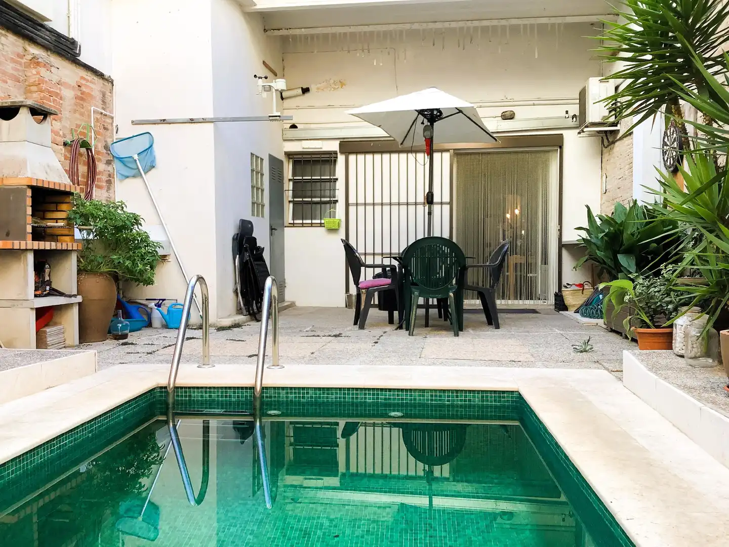 Swimming pool of Ground floor for sale in El Masnou  with Air Conditioner, Heating and Storage room