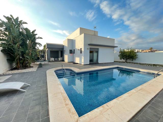 Casa-chalet en Venta en Calle de los Juegos de Izmir, 172 en El Toyo