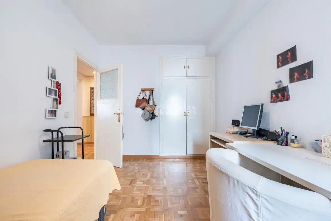 Habitación de Piso en venta en Madrid con Calefacción, Parquet y Balcón