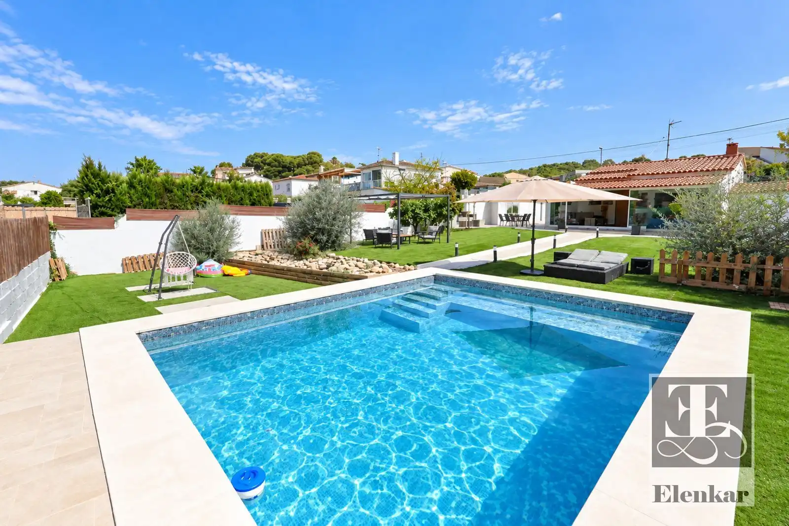 Detached house with pool for sale in LLESSIU