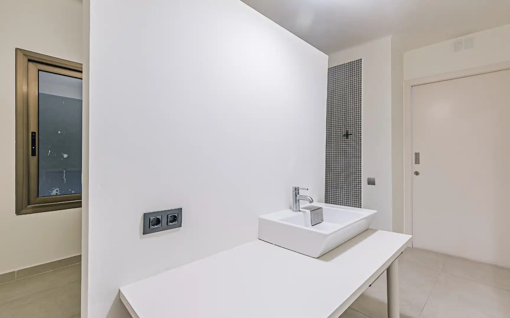 Badezimmer von Wohnung zum Verkauf in Barcelona mit Klimaanlage, Heizung und Möbliert