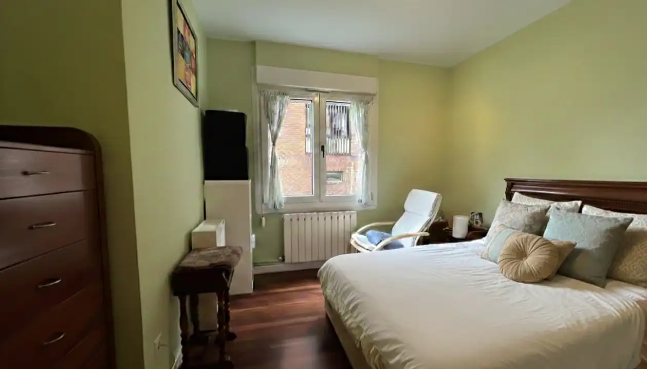 Habitación de Piso en venta en Getxo  con Calefacción, Parquet y Trastero