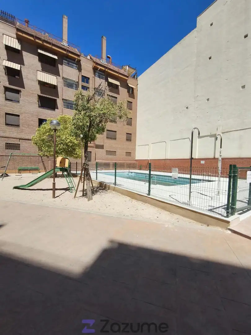 Schwimmbecken von Wohnungen zur Miete in Madrid mit Klimaanlage, Heizung und Privatgarten