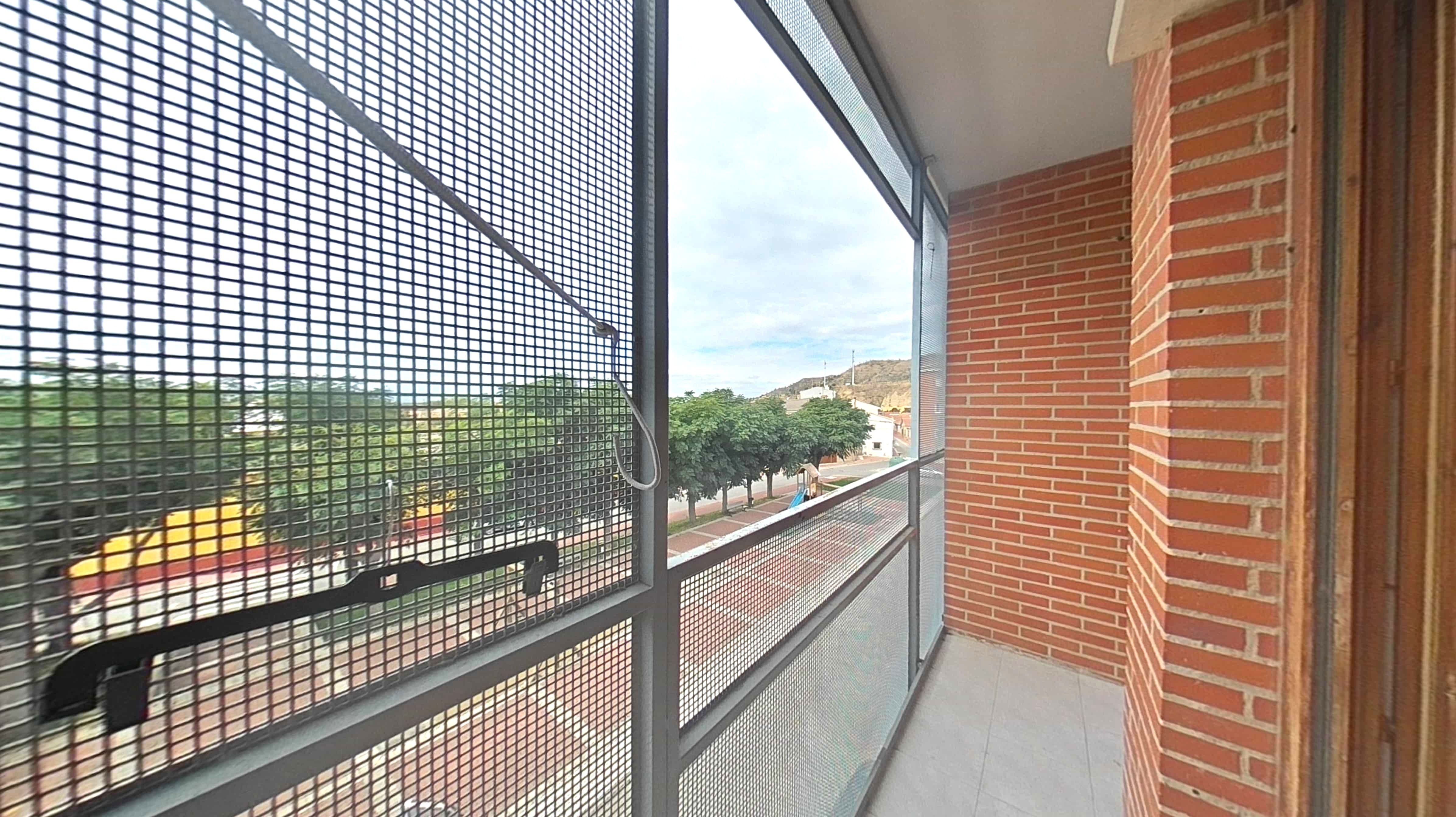 Vista exterior de Pis en venda en Valtierra amb Calefacció, Traster i Balcó