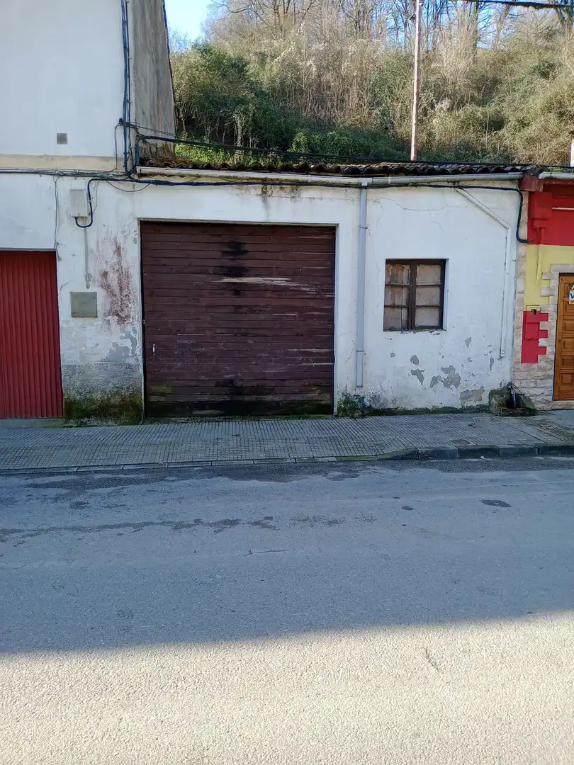 Locale commerciale in vendita a Parres