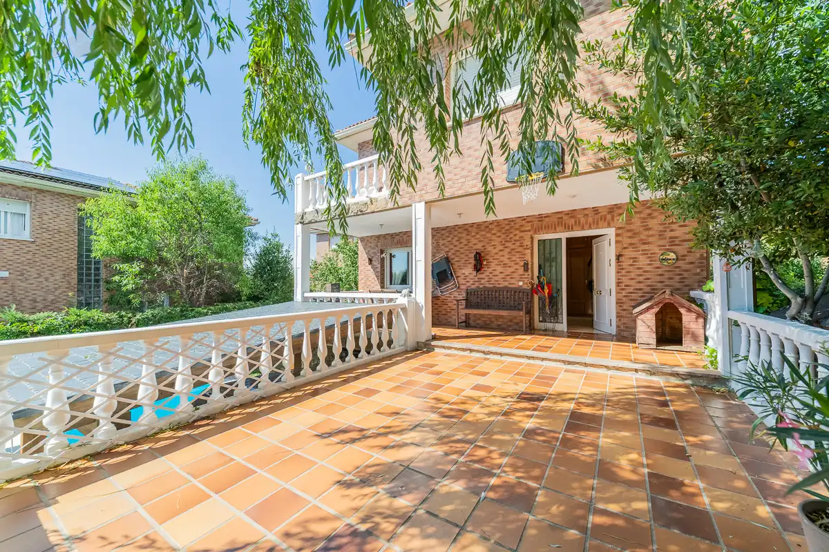 Terrassa de Casa o xalet en venda en Colmenarejo amb Aire condicionat, Calefacció i Jardí privat