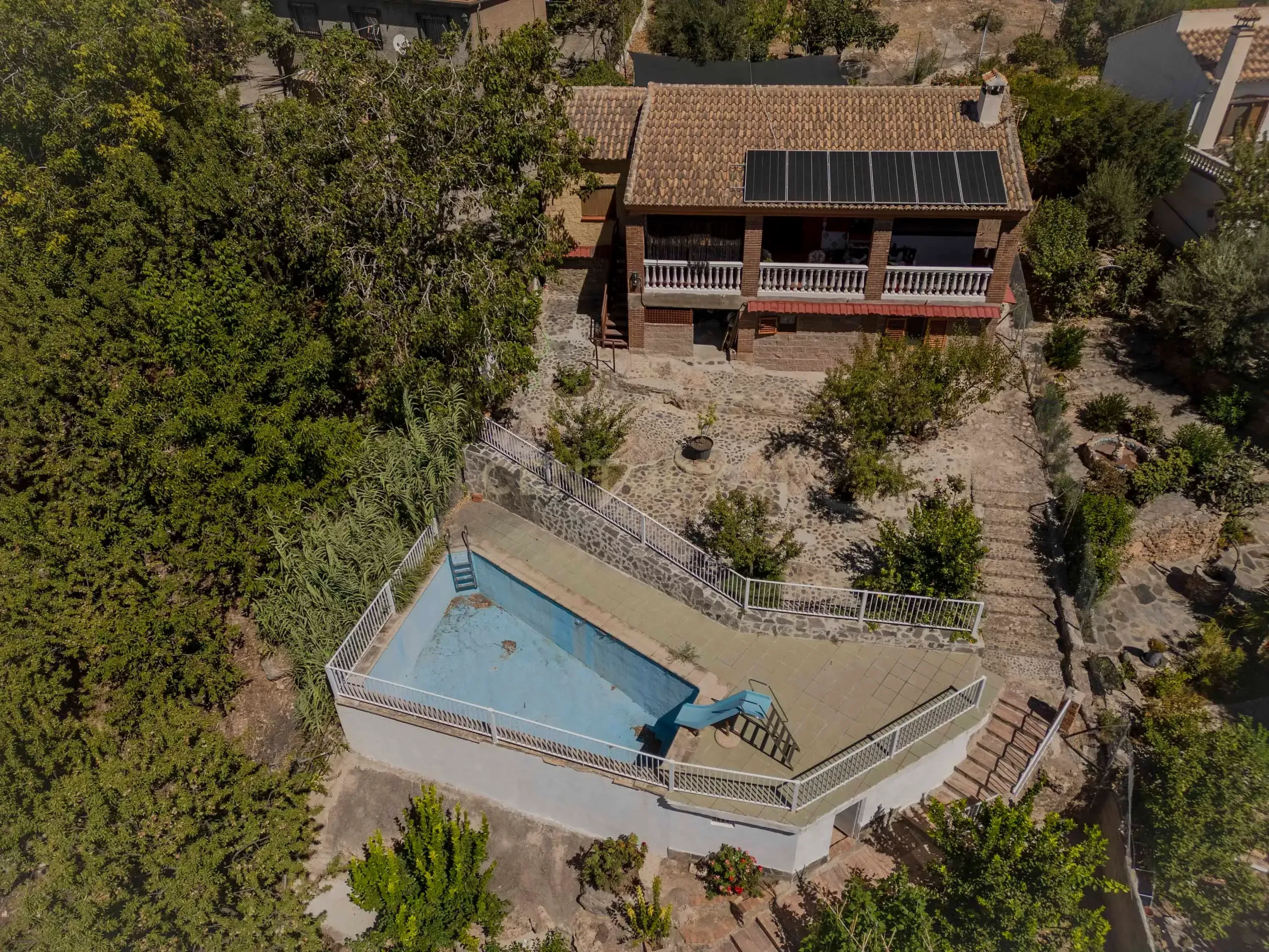Vista exterior de Casa o xalet en venda en Güéjar Sierra amb Terrassa i Piscina