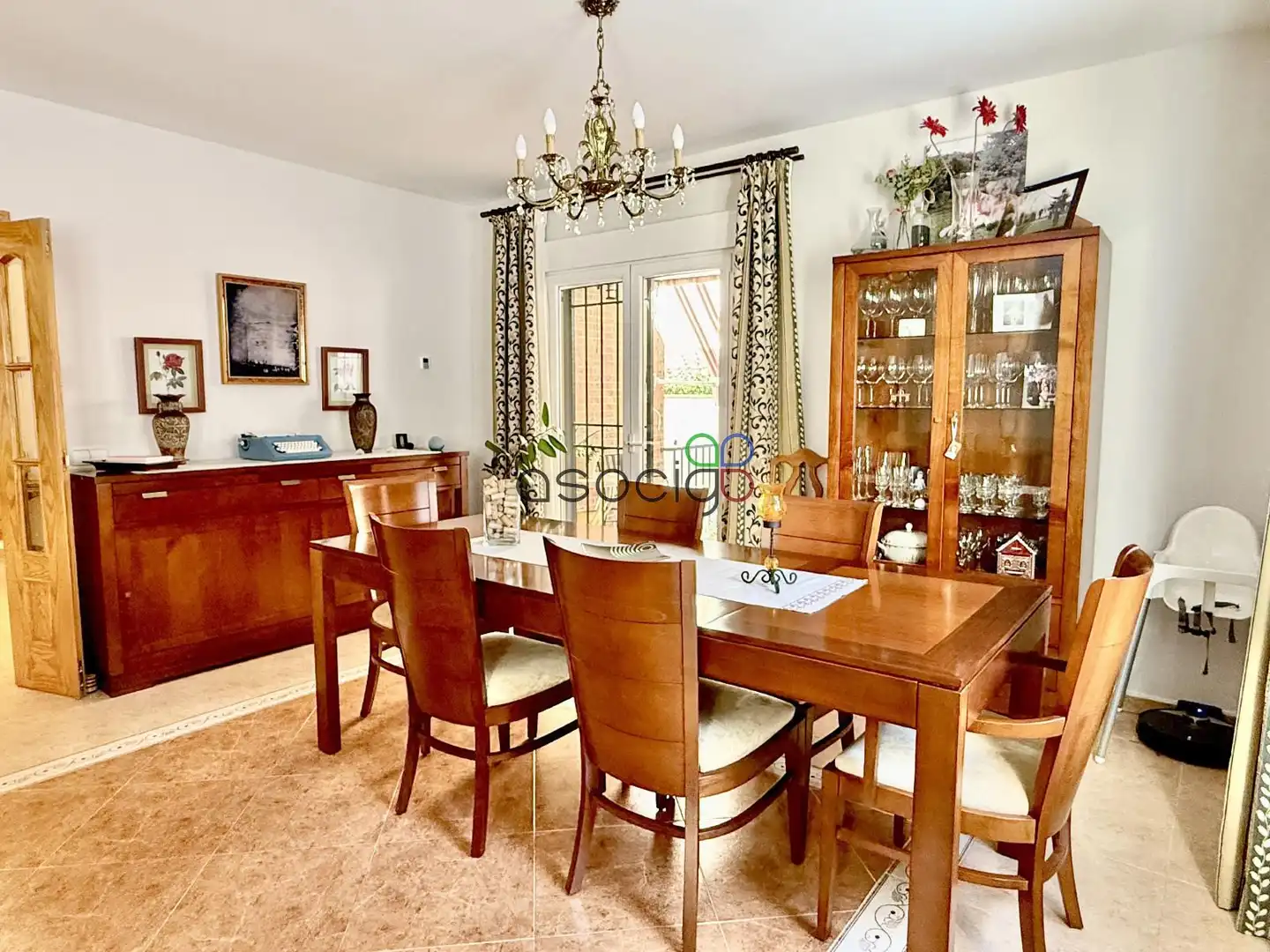 Comedor de Casa adosada en venta en Cabanillas del Campo con Aire acondicionado, Calefacción y Jardín privado