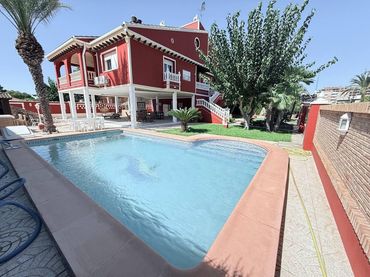 Casa amb piscina en venda a N/A