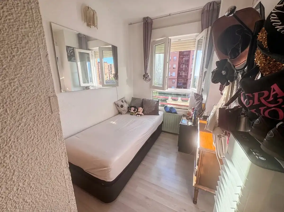 Habitación de Piso en venta en Madrid con Terraza