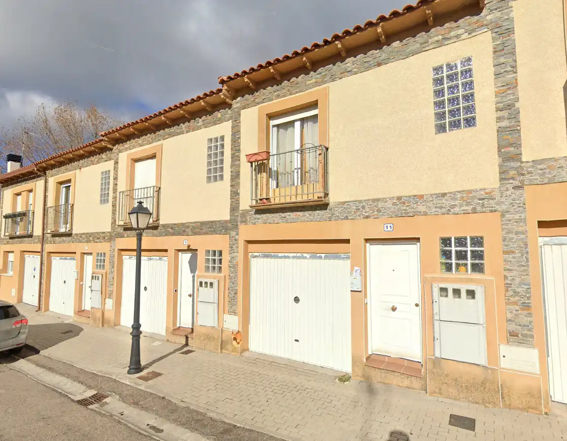 Adossat amb piscina en venda a Calle de la Fragua, imagen 3