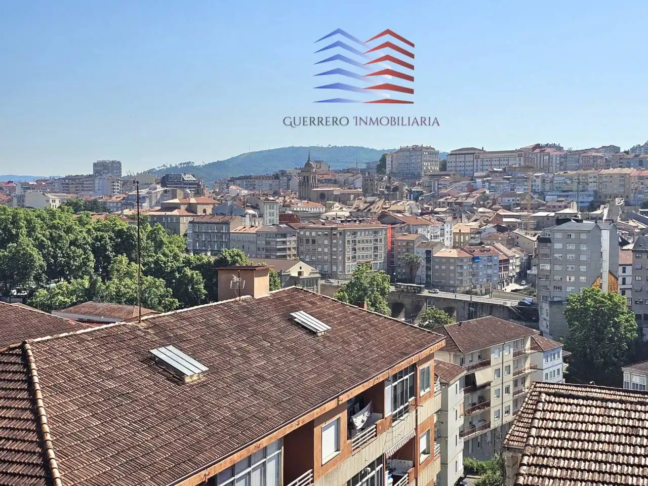 Vista exterior de Dúplex de lloguer en Ourense Capital  amb Calefacció, Parquet i Terrassa