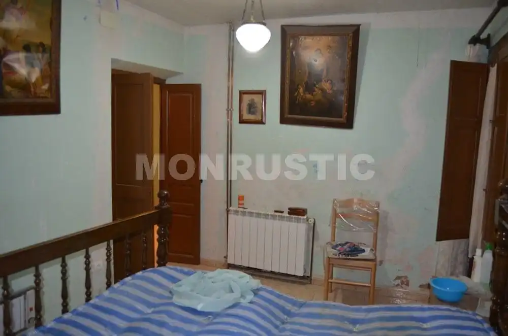 Schlafzimmer von Country house zum Verkauf in El Vilosell mit Abstellraum und Balkon