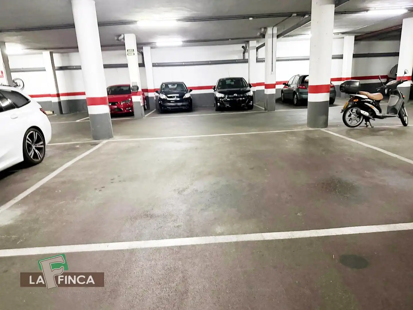 Parking of Flat for rent in Oviedo   with Heating, Parquet flooring and Terrace