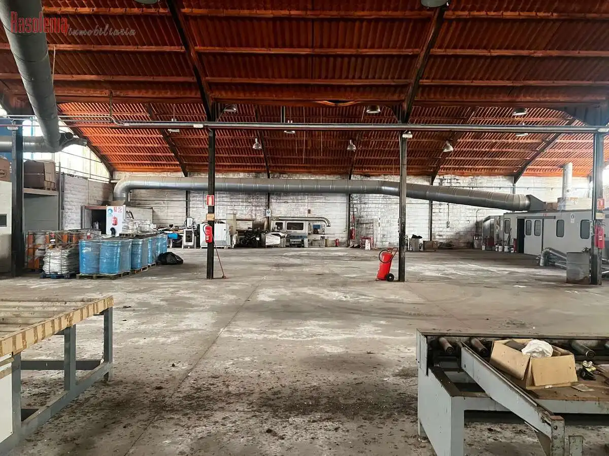 Nave industrial en venta en Cambre 