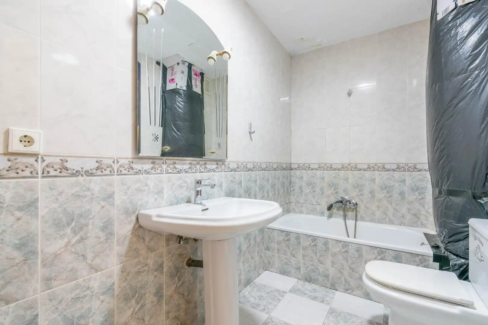 Bathroom of Flat for sale in Almería  with Terrace
