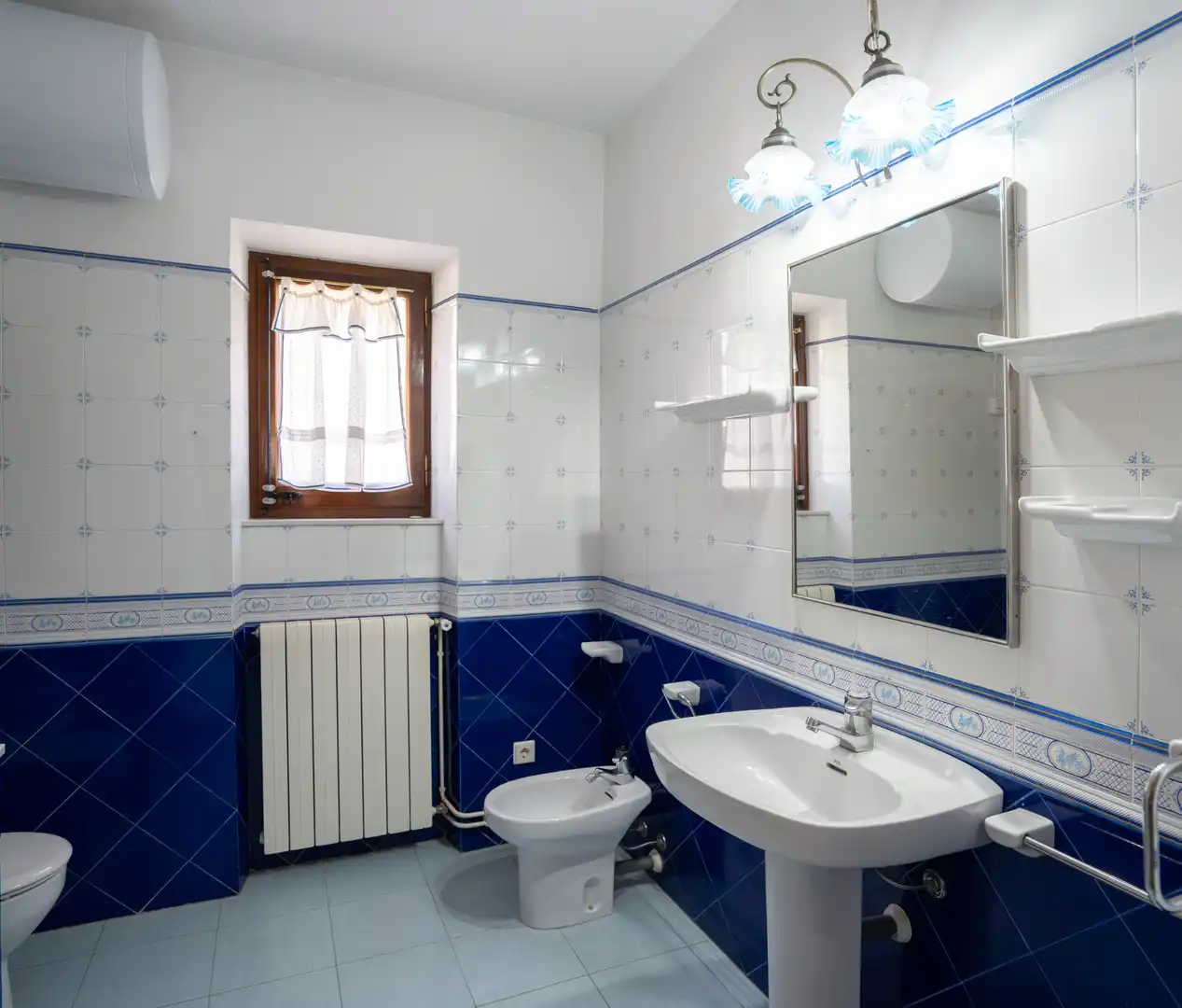 Bany de Casa o xalet en venda en Almoster amb Calefacció, Jardí privat i Moblat