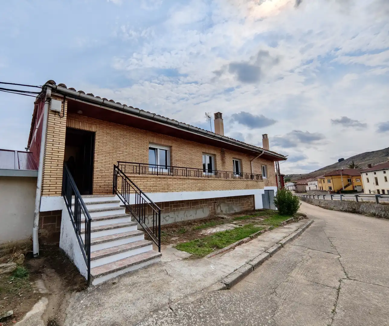Exterior view of Houses for sale in Alar del Rey  with Heating, Terrace and Storage room