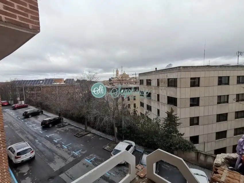 Vista exterior de Piso en venta en Segovia con Calefacción, Parquet y Terraza