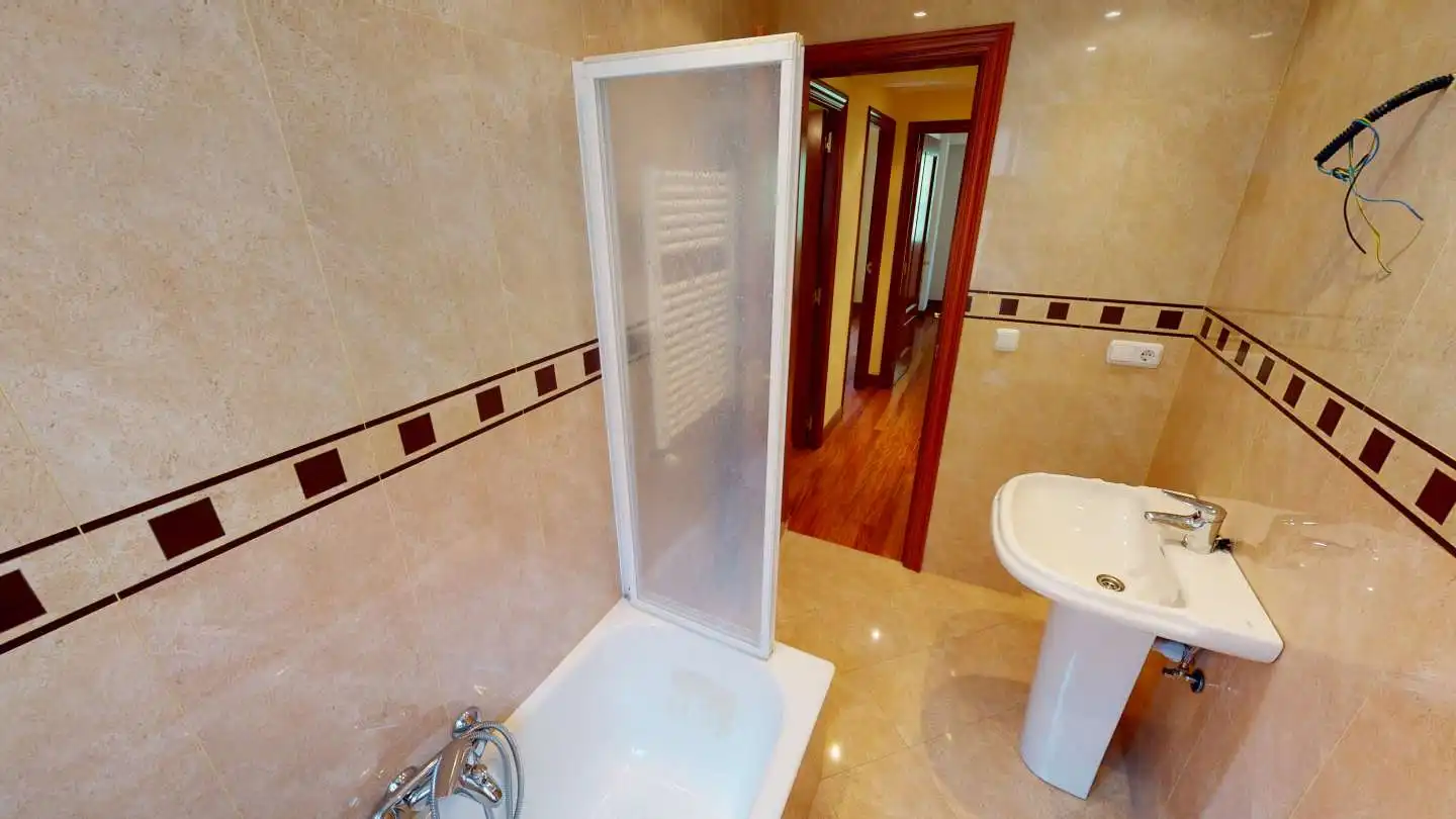 Baño de Piso en venta en Antzuola con Calefacción