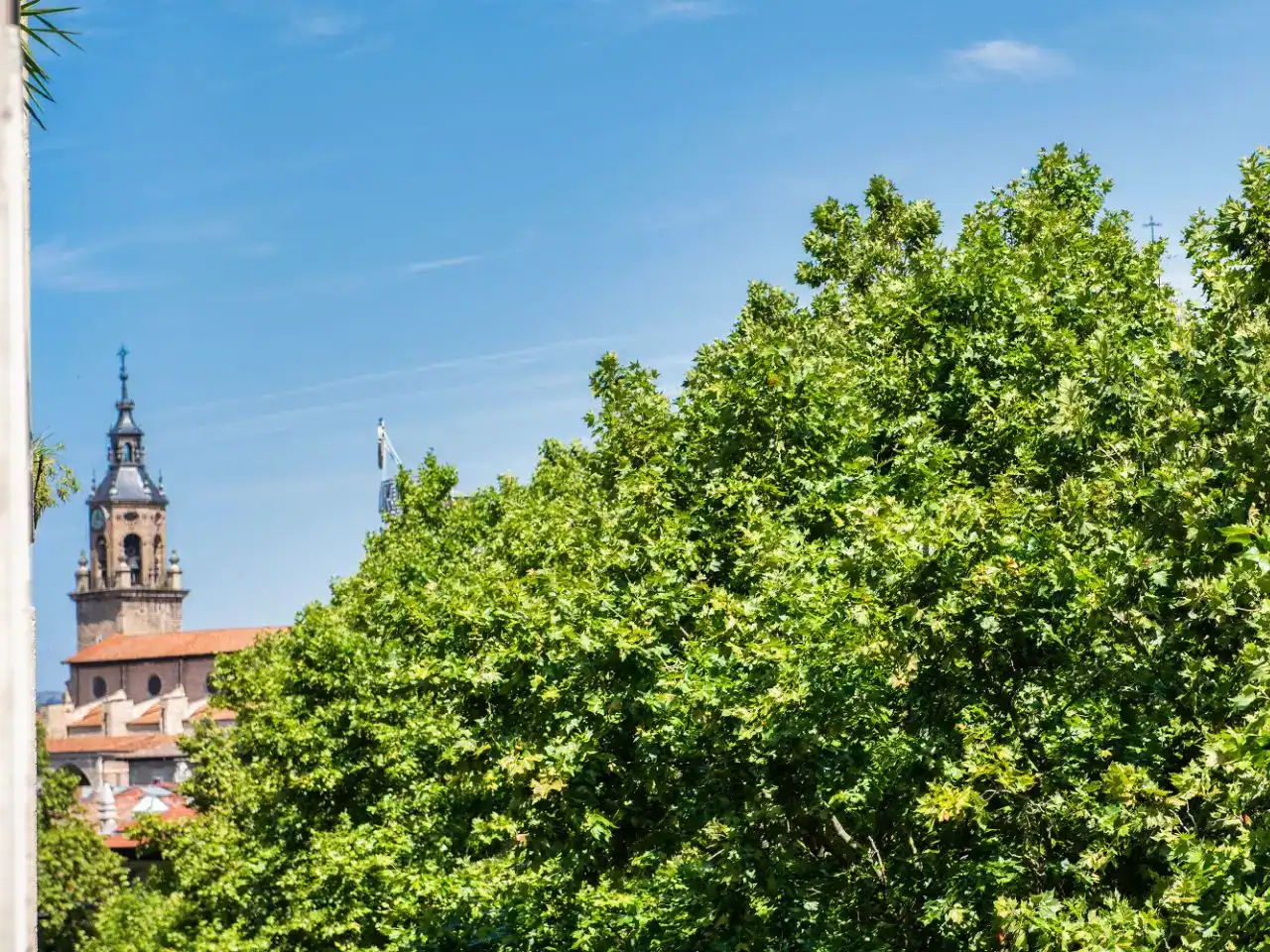Vista exterior de Pis en venda en Vitoria - Gasteiz amb Aire condicionat i Balcó