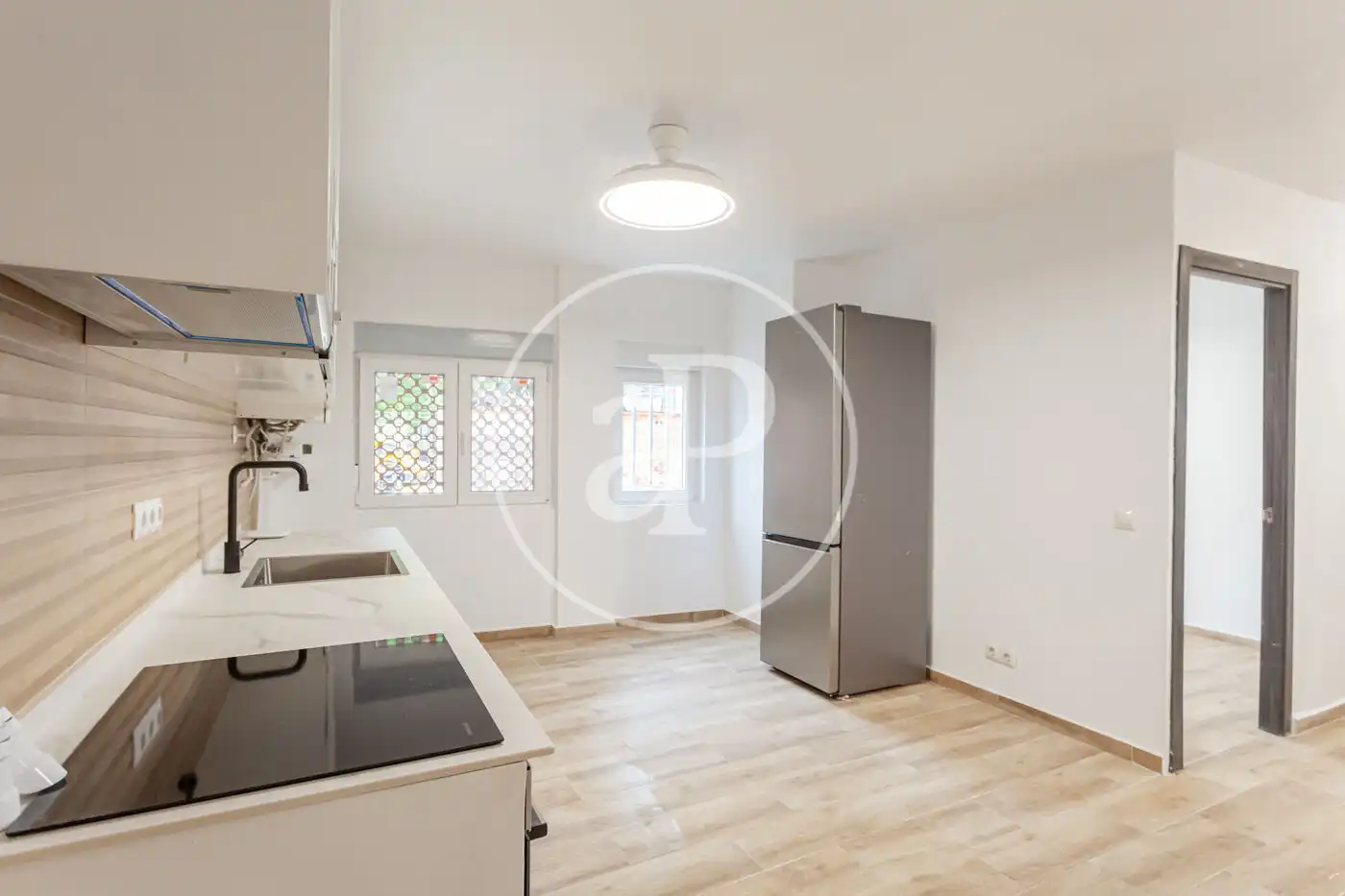 Flat with lift for sale in C. de García Noblejas 4