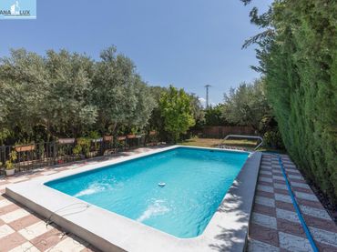 Chalet con balcón en venta en Urbanizacion de los Cerezos