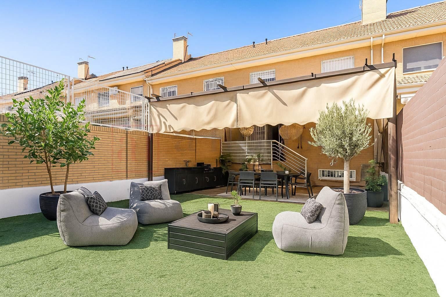 Terrace of House or chalet for sale in Valdemoro  with Air Conditioner, Heating and Private garden