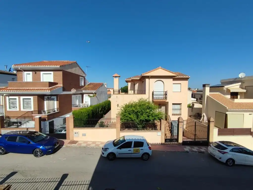 Vista exterior de Casa o xalet en venda en Villa de Otura amb Aire condicionat, Calefacció i Terrassa