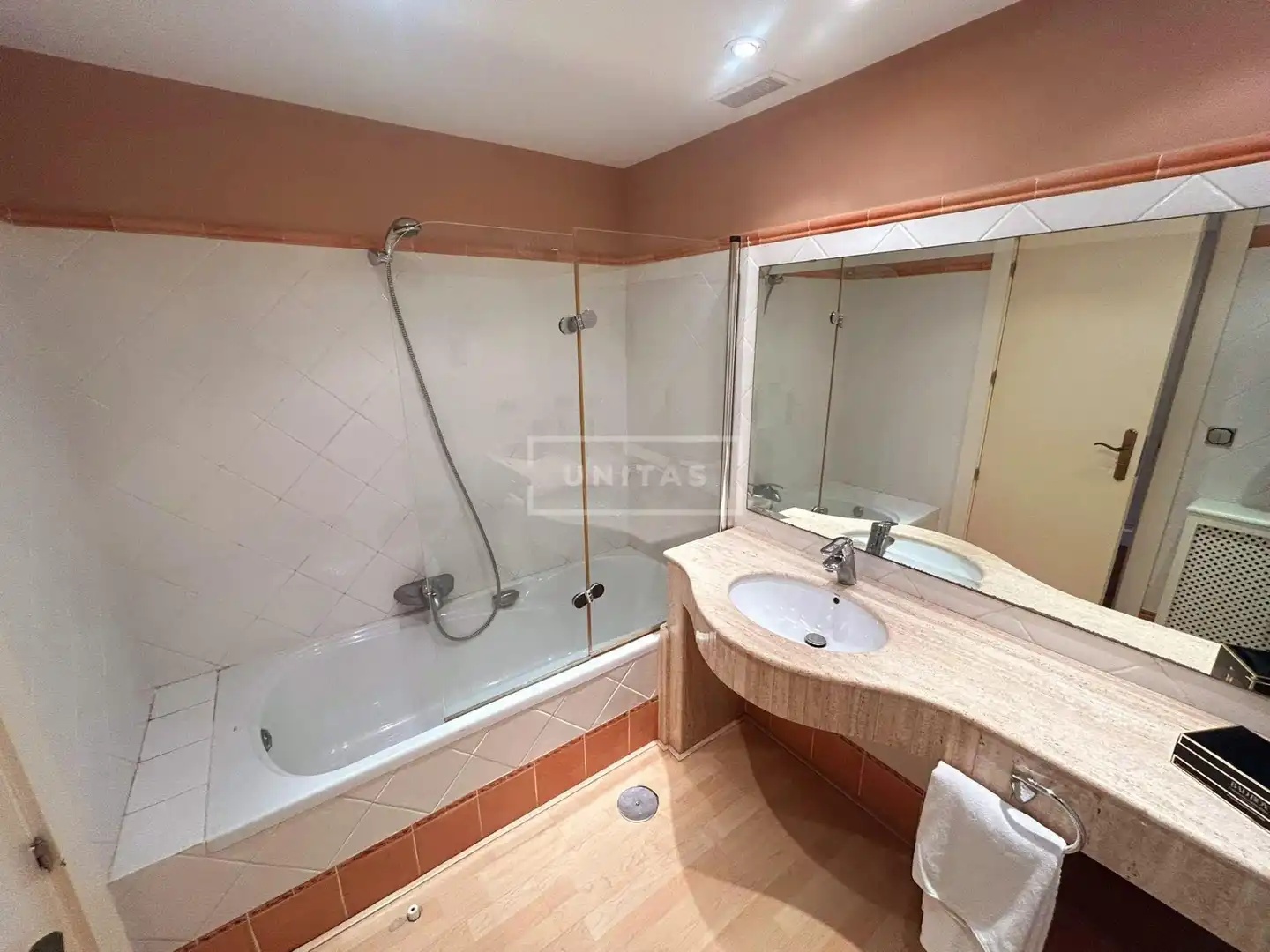 Bany de Casa o xalet en venda en Alicante / Alacant amb Aire condicionat, Jardí privat i Terrassa