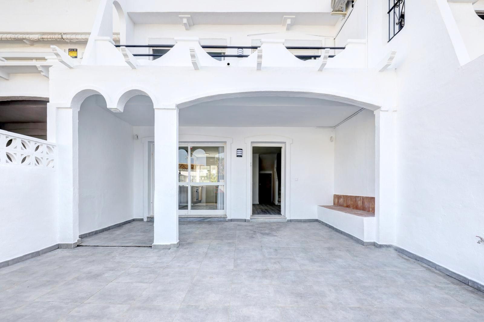 Casa adosada en venta en Marbella con Terraza, Piscina y Amueblado
