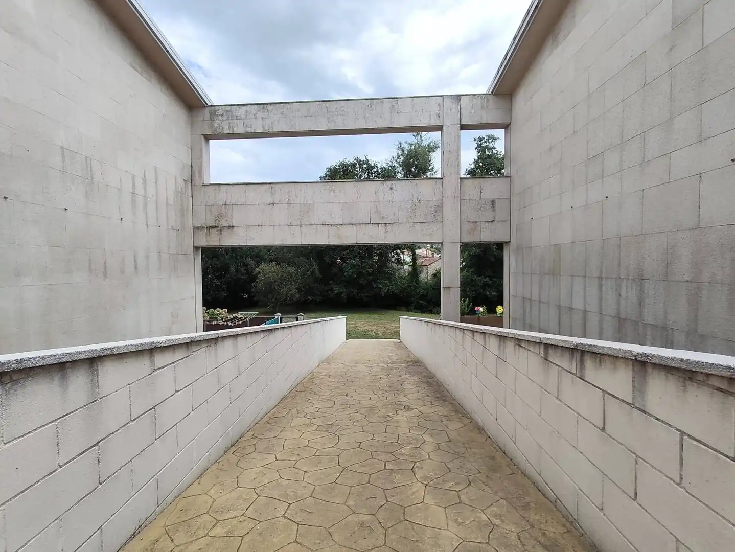 Vista exterior de Casa adosada en venta en Teo con Calefacción, Jardín privado y Terraza
