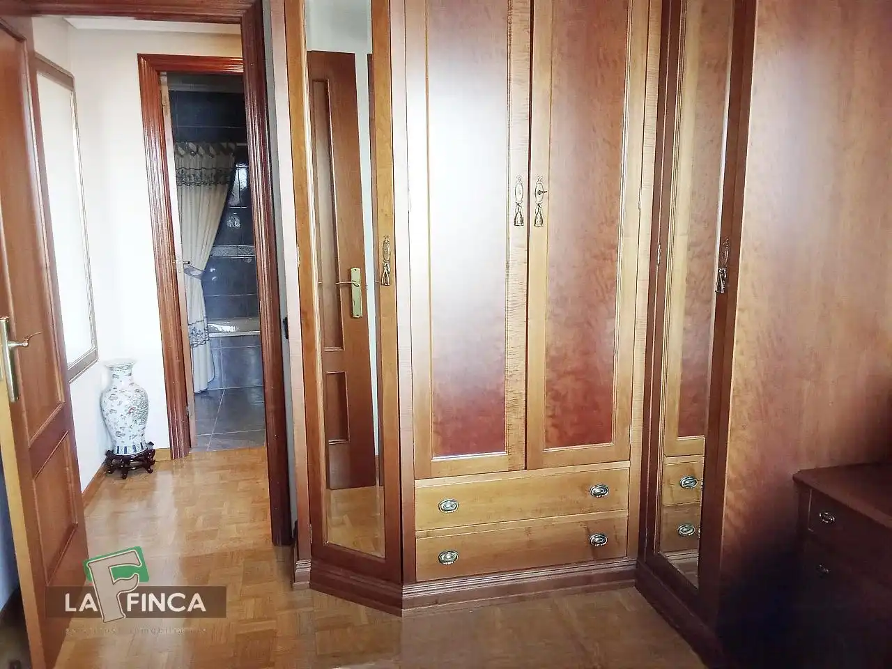 Habitación de Dúplex en venta en Oviedo  con Calefacción, Parquet y Trastero
