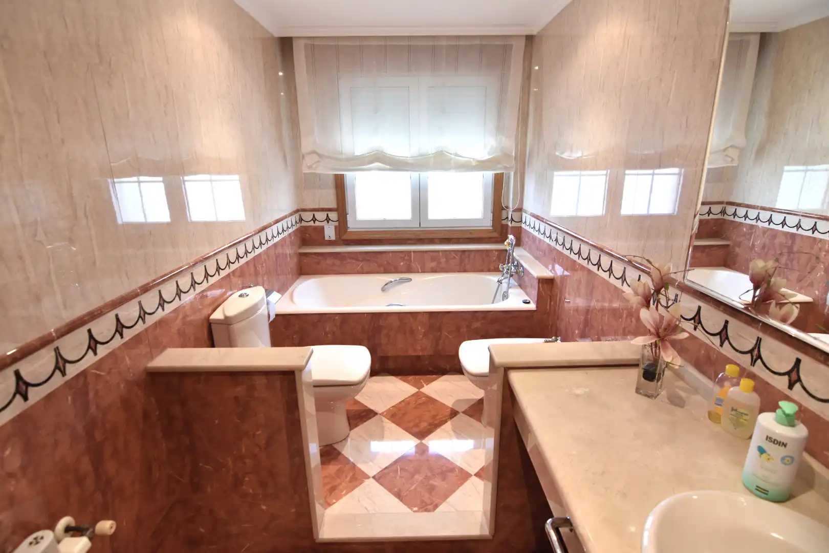 Baño de Casa o chalet en venta en Bergondo con Calefacción, Jardín privado y Parquet