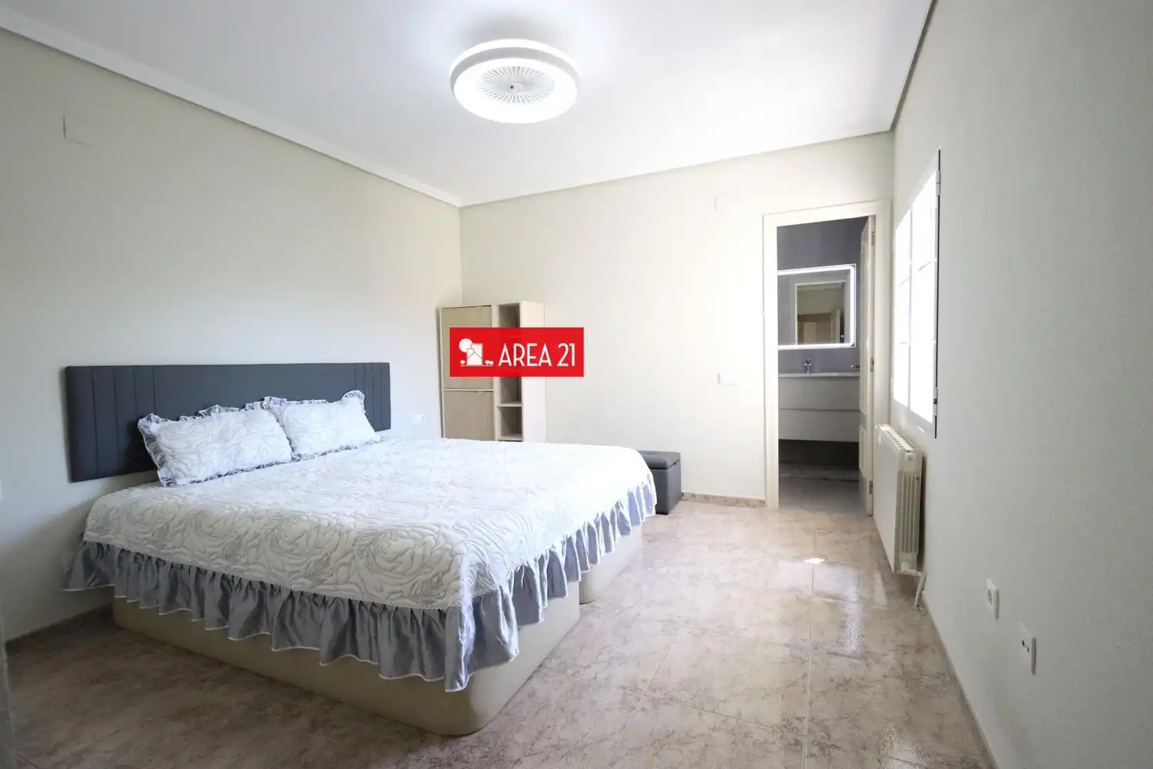Bedroom of Houses for sale in La Pobla de Vallbona  with Heating, Terrace and Storage room