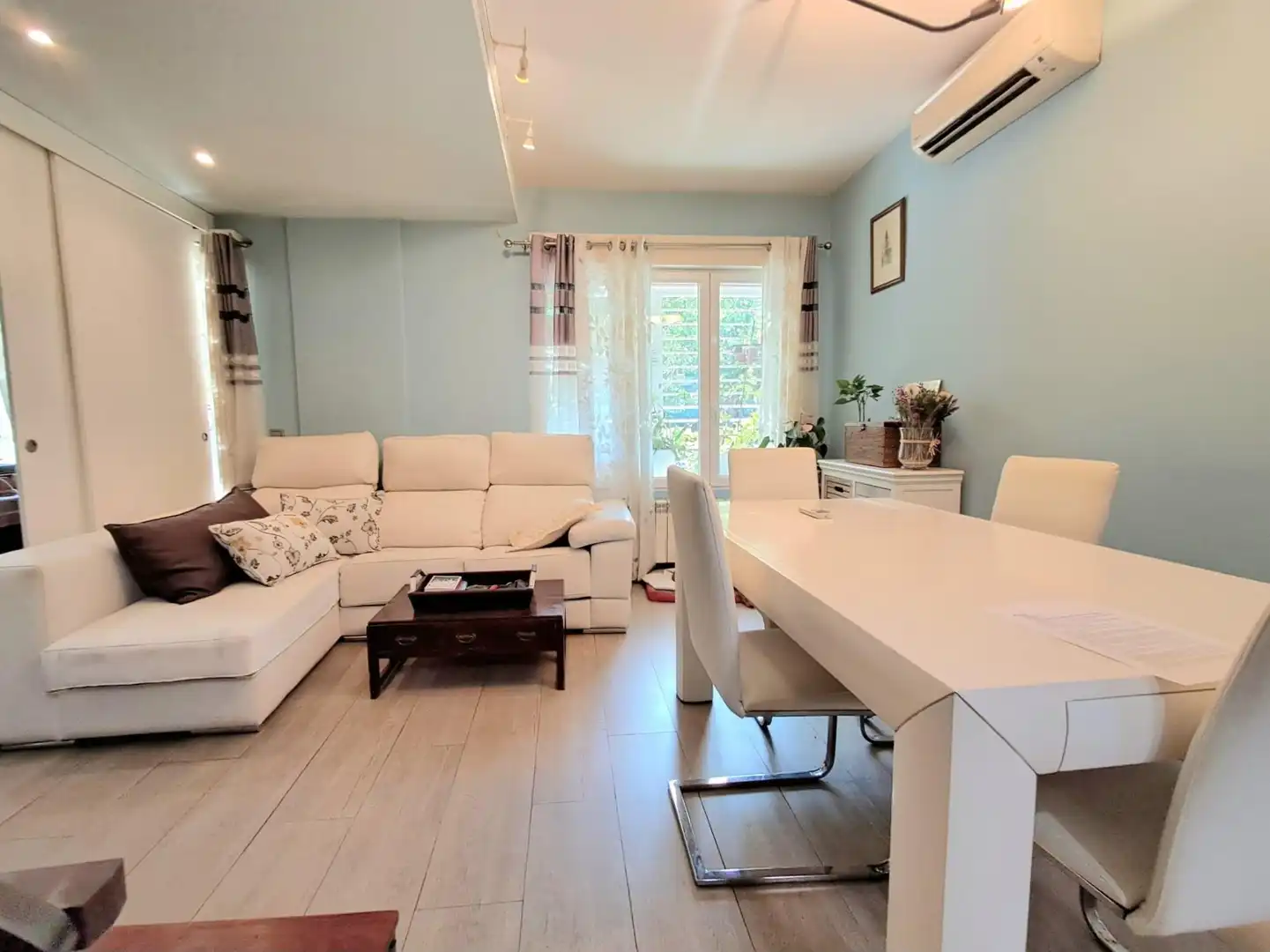 Living room of Flat for sale in Madrid  with Air Conditioner, Heating and Private garden
