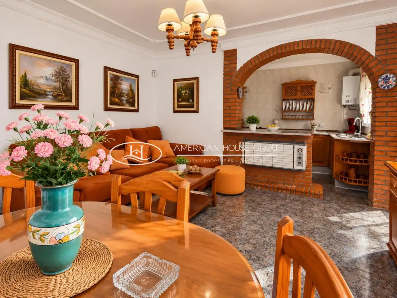 Sala d'estar de Casa o xalet en venda en Chiclana de la Frontera amb Aire condicionat, Jardí privat i Traster