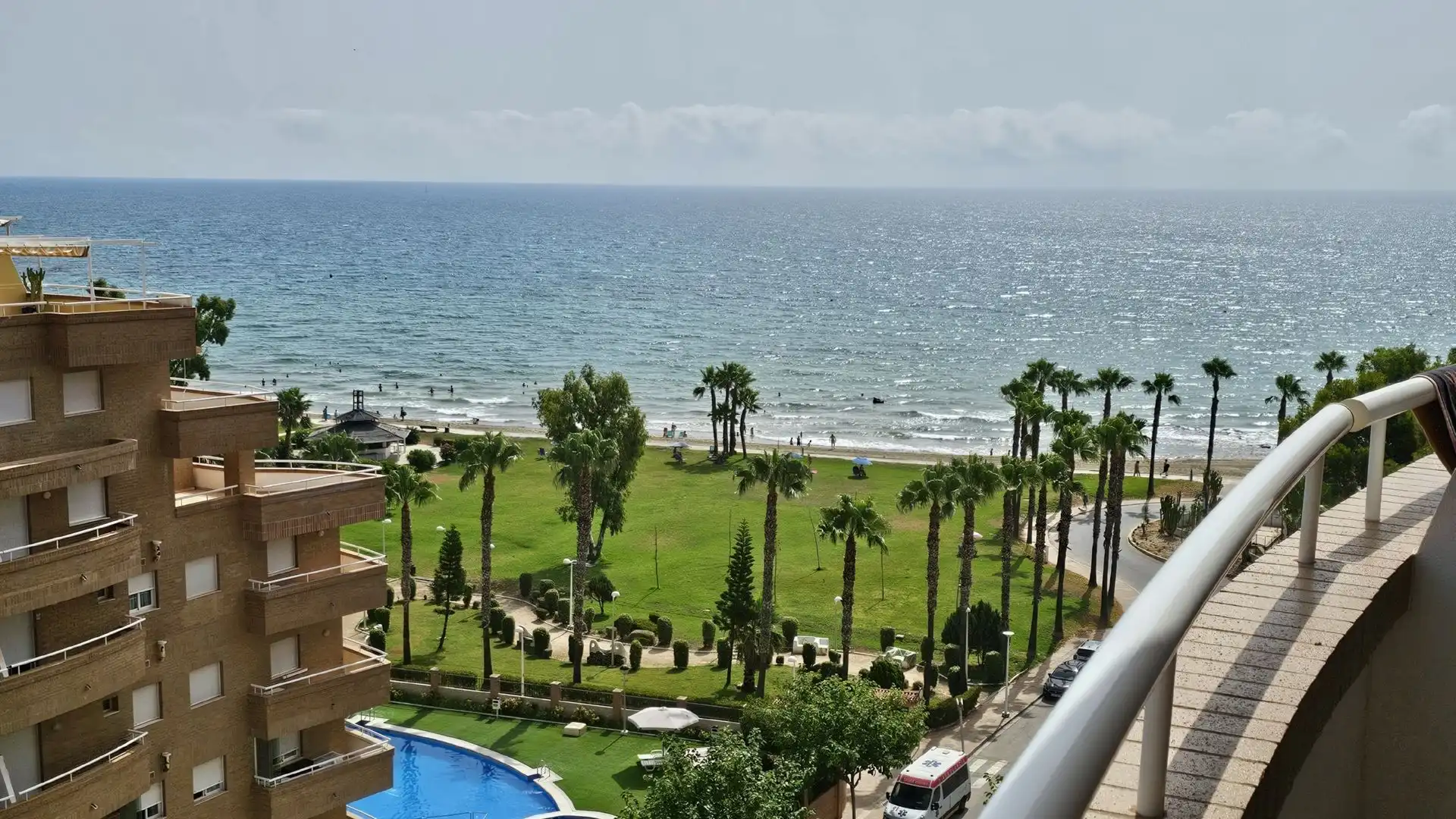 Apartment mit Pool zum Verkauf in Amplaries 23